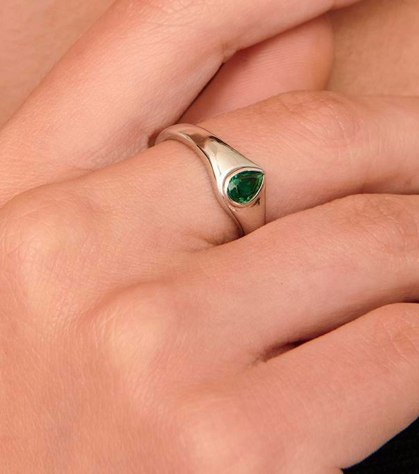 Anillo Verde Tendencia - de Mezea by Brelery